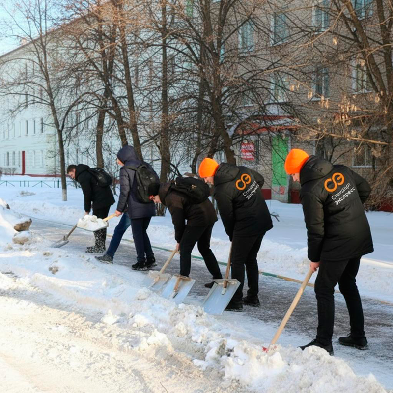 Уборка снега с крыш и территорий в Опочке